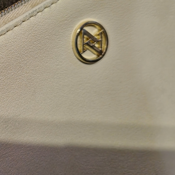 ADRIENNE VITTADINI Cream colored Wristlet - Picture 6 of 14